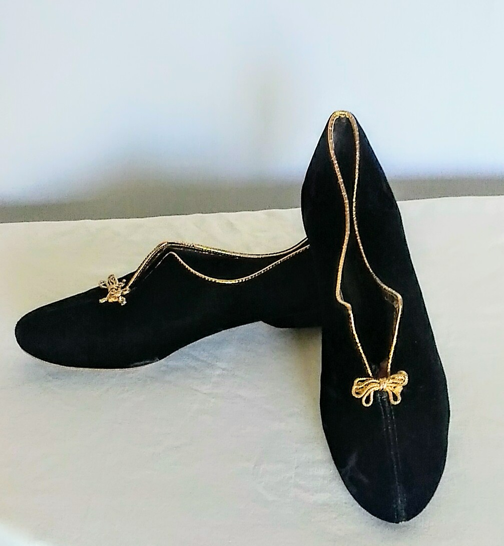 Vintage 1960's Oomphies Black Velvet Gold Trim House Slippers; Black Velvet Gold Trim Slippers; Size US 8, Euro 38.5, UK 5.5, Japan 24