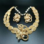 Vintage 1960’s Gold Tone Mesh and Faux Pearl Jewelry Set